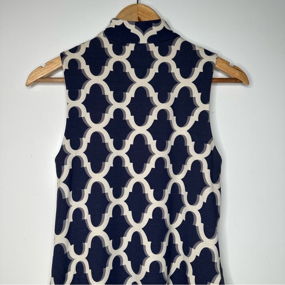 J. McLaughlin Blue Print Sleeveless 1/4 Button Dress Size XS - Picture 4 of 9